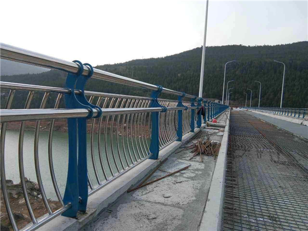 沈阳不锈钢桥梁护栏的特点及其在桥梁安全中的重要作用